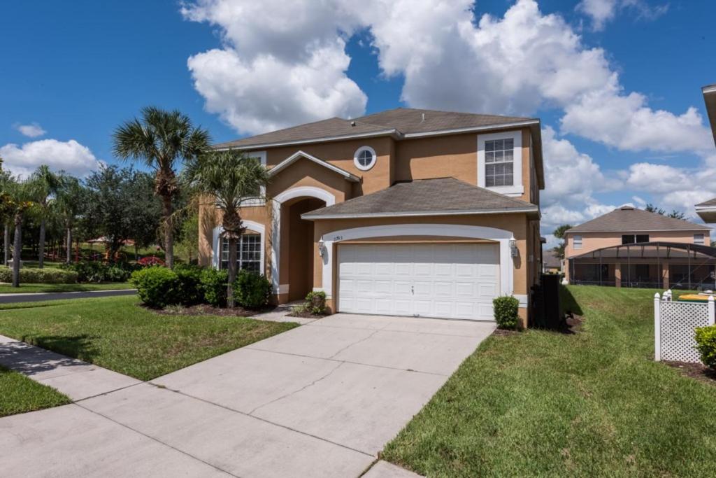 Popular attractions Area Nearby Property